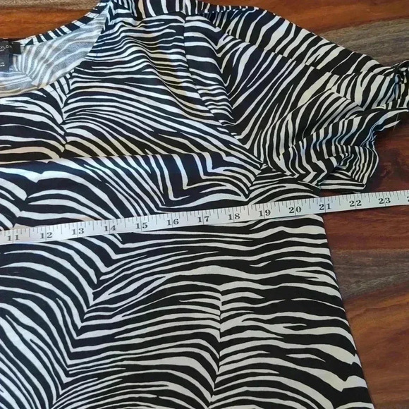 Ann Taylor women's zebra print blouse - Picture 5 of 8